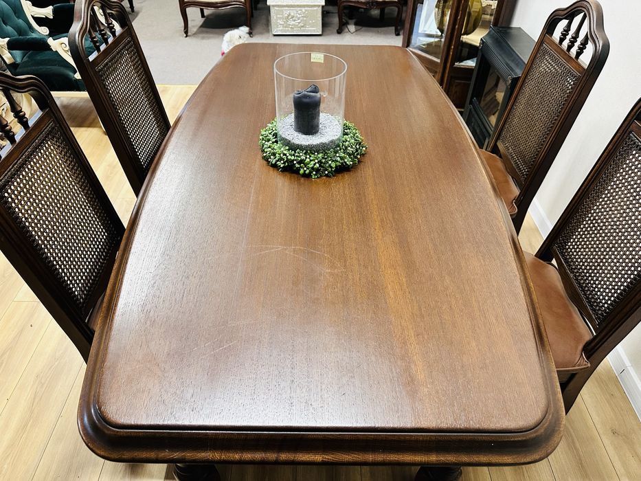 W 100% dębowy stół z 4 krzesłami ze skórą i rafią :)