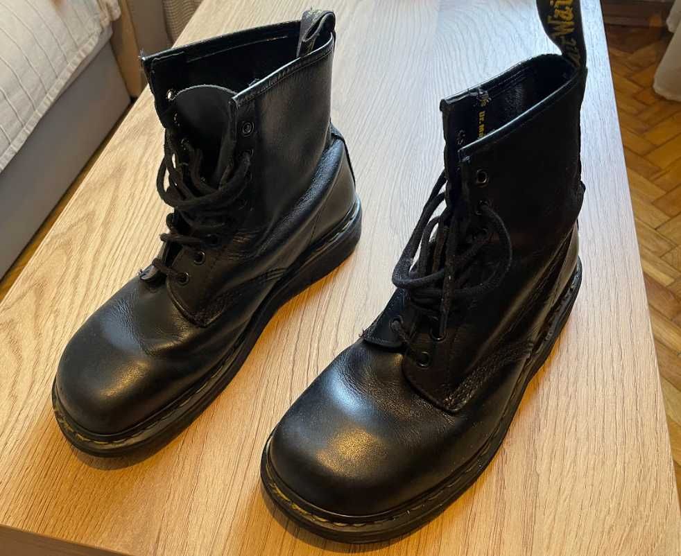 Używane buty MARTENS dla kobiety czarne zadbane rozmiar 40-41 AirWair