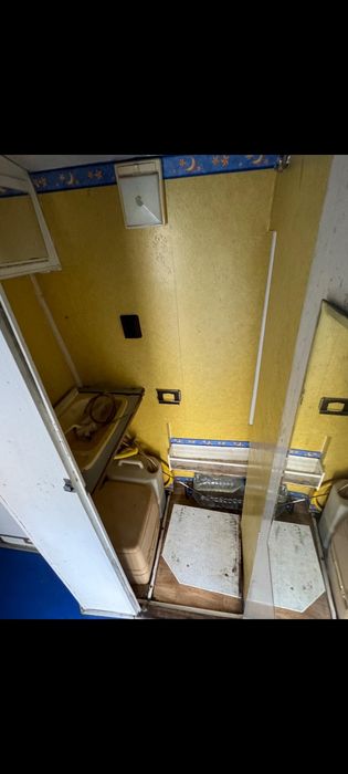 Autocaravana com casa de banho