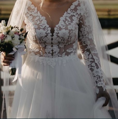 Koronkowa suknia ślubna na długi rękaw