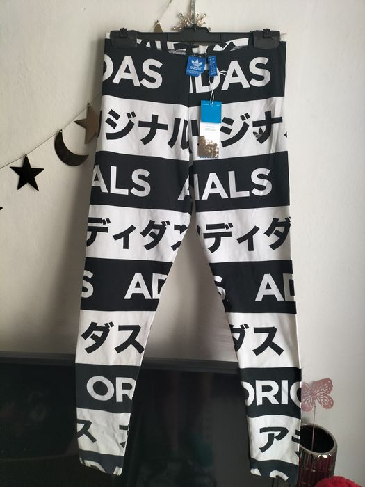Logowane bawełniane leginsy adidas limitowana edycja