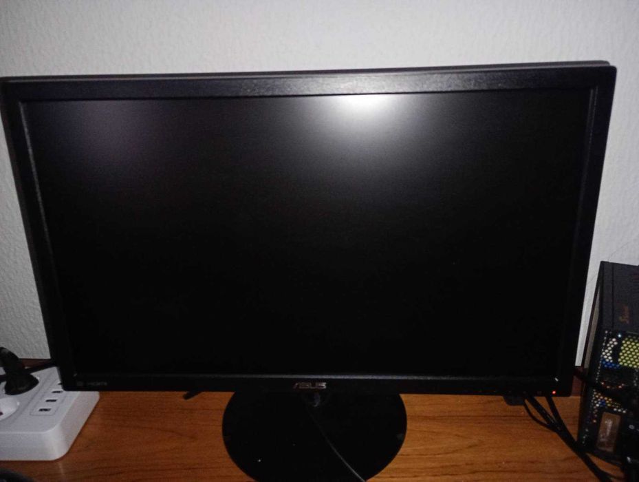 Monitor ASUS 22" Full HD (1920x1080)