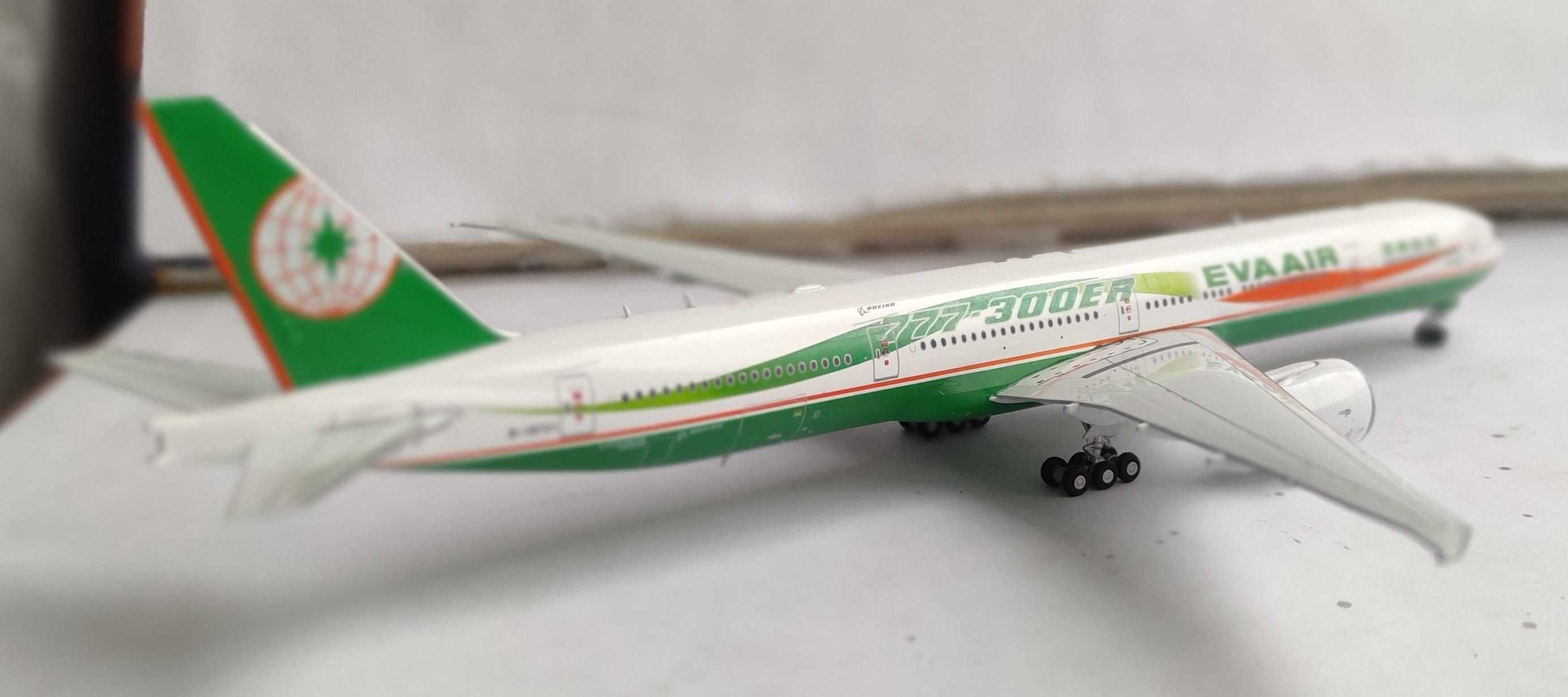 1/400 модель самолета BOEING 777 Eva Air