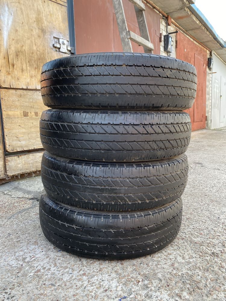 215x75 r16C.  Гума вантажна цешка 215 75 р16 С Sava ідеал