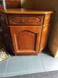 Witryna rogowa drewniany front