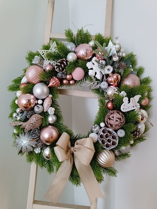 Wianek bożonarodzeniowy 50 cm na drzwi różowo biały Podświetlany