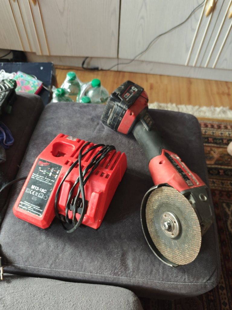 Szłiferka milwaukee fsag115xb