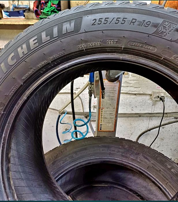 Пара зимових шин 255/55 R19 - 4000грн.