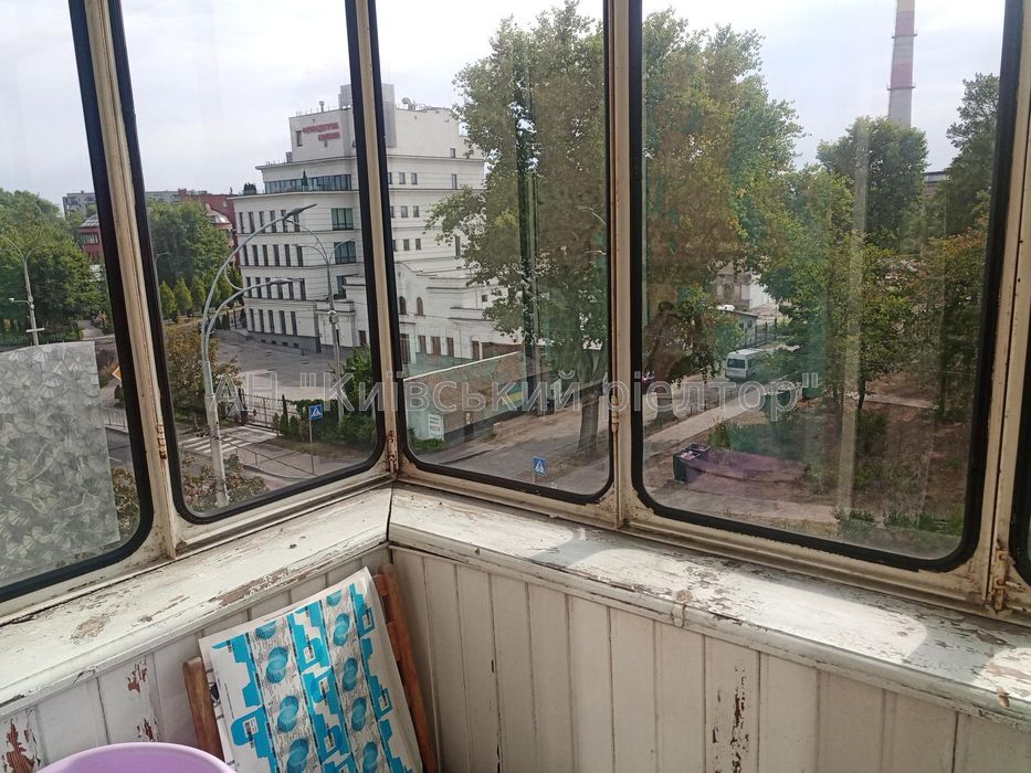 Продаж недорого 4 к. квартири в затишному ДВРЗ!