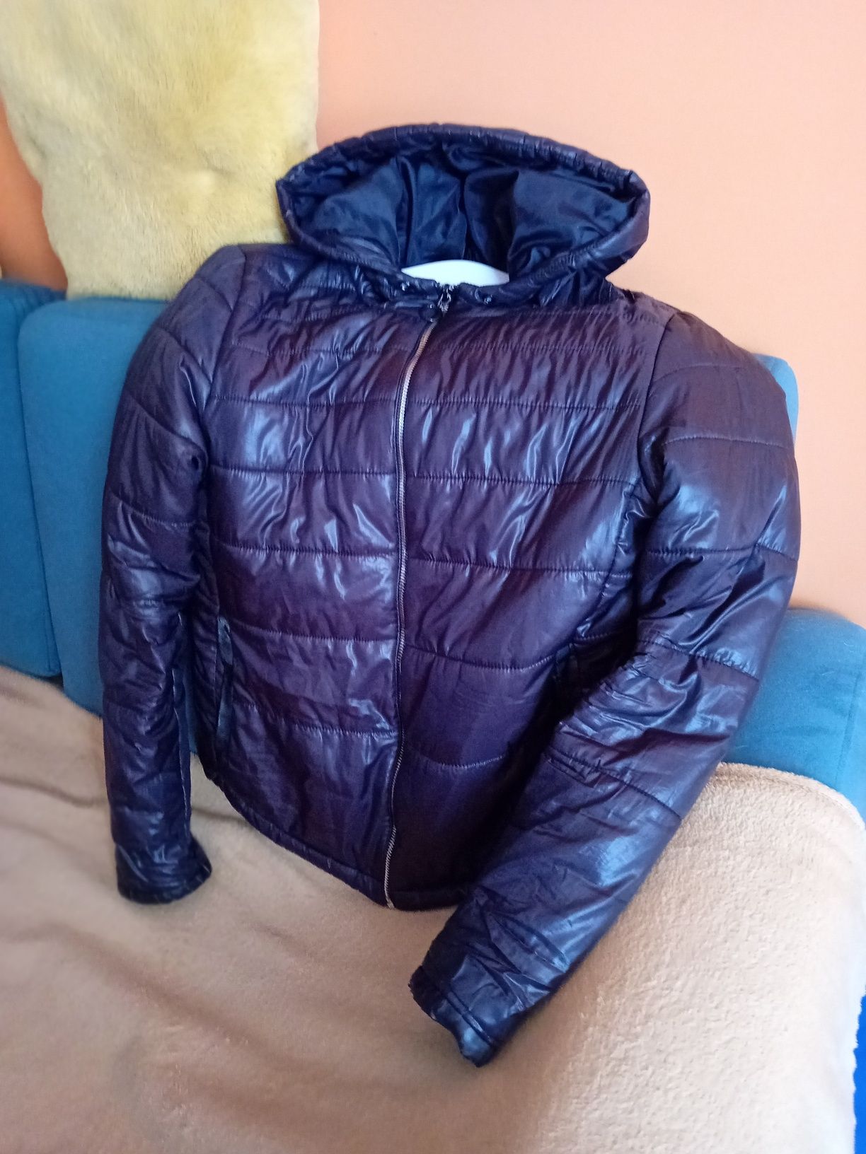 Kurtka pikowana z kapturem Bershka