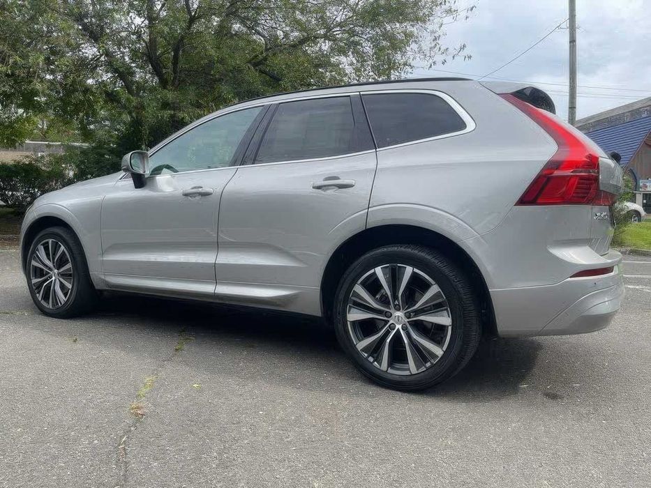 Volvo XC60 B5 Momentum      2022