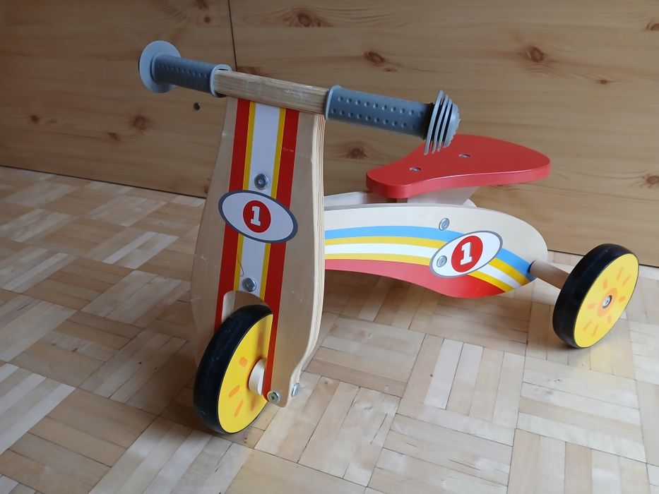 Rowerek drewniany dla rocznego dziecka
