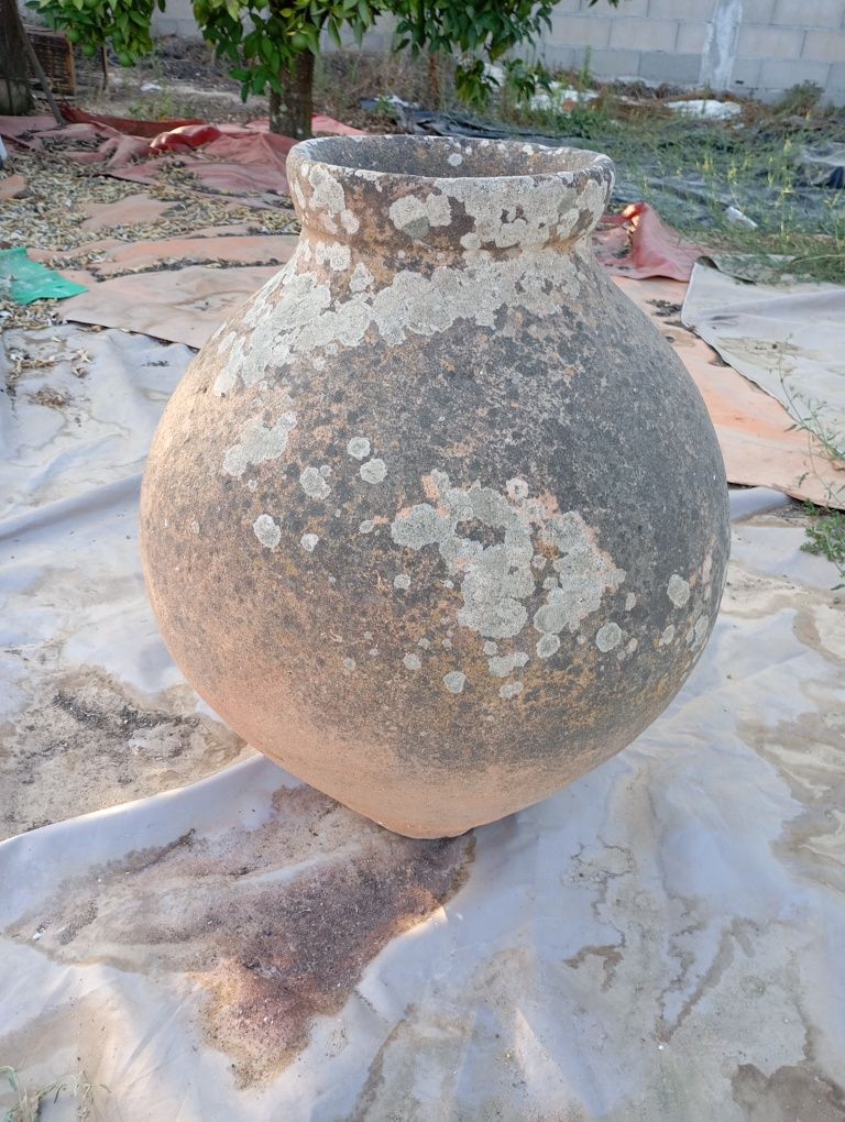 Pote em barro antigo
