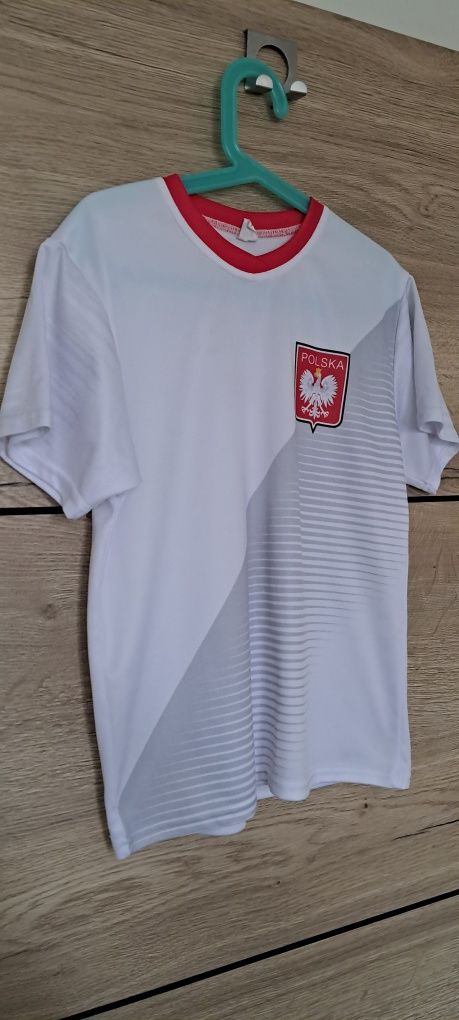 Koszulka plus skarpety Polska roz. 134