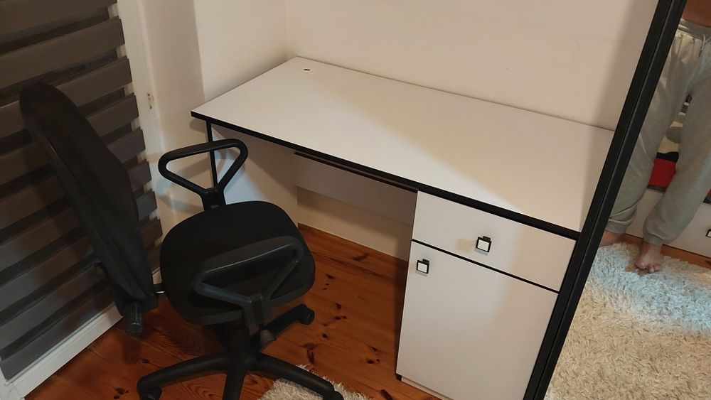 Biurko krzesło biurowe