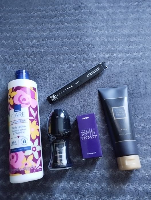 zestaw kosmetyków Avon