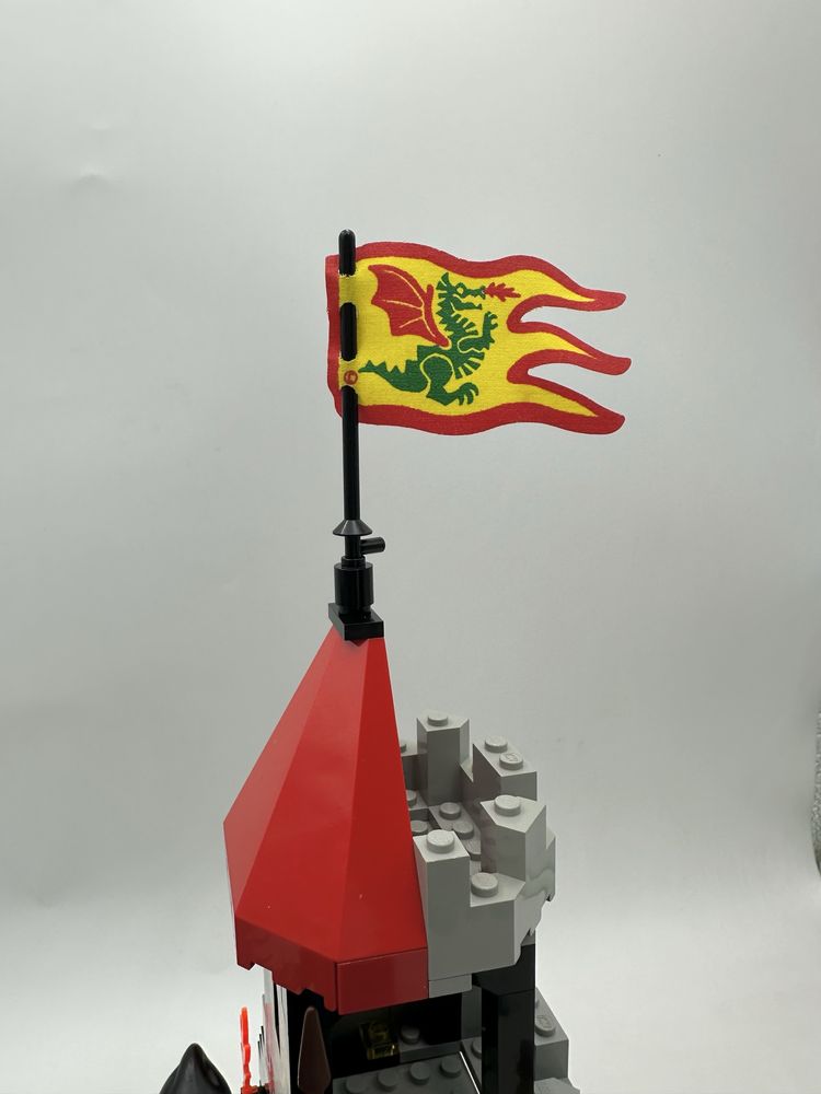 Lego 6082 Castle Fire Breathing Fortress BOX