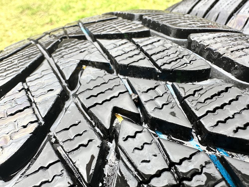 235/60/18 Dunlop