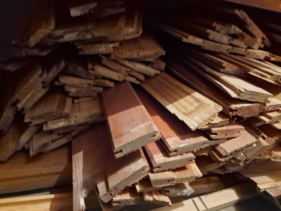 Resztki boazerii z demontażu