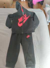 Nowy dres Nike 80-86