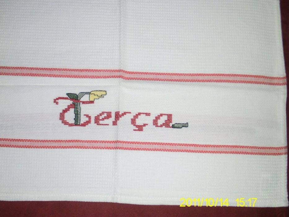 Faço Ponto de cruz entre outros trabalhos