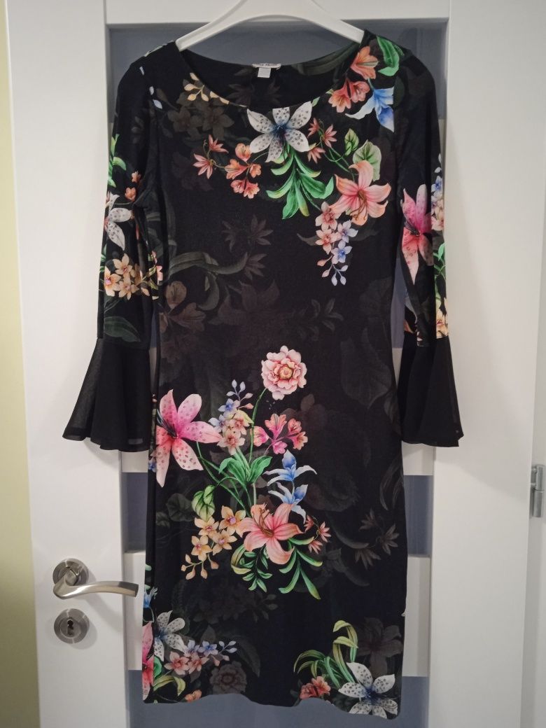 Sukienka czarna w kwiaty 36 alba moda