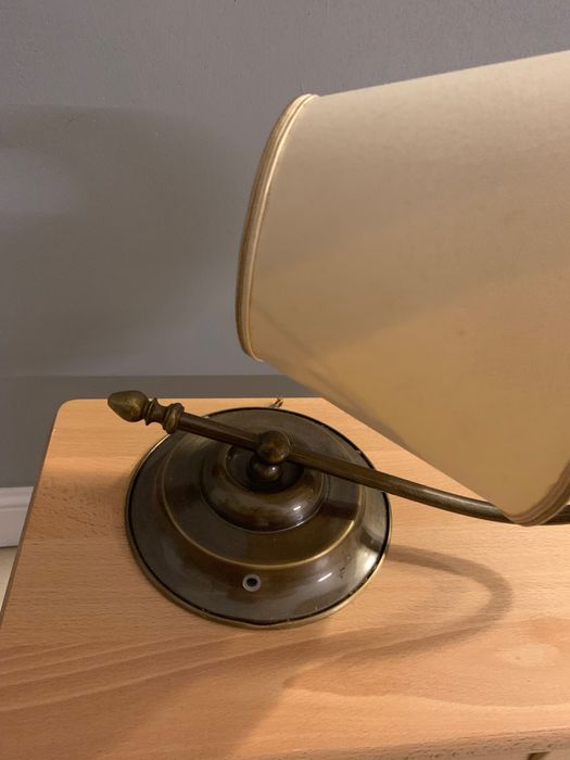 Kinkiet boczny w kolorze brudne złoto