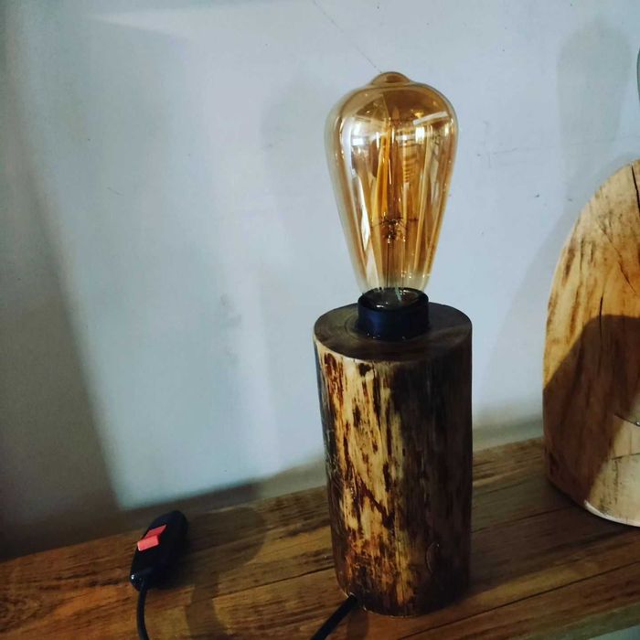 Лампа з натурального дерева ручної роботи