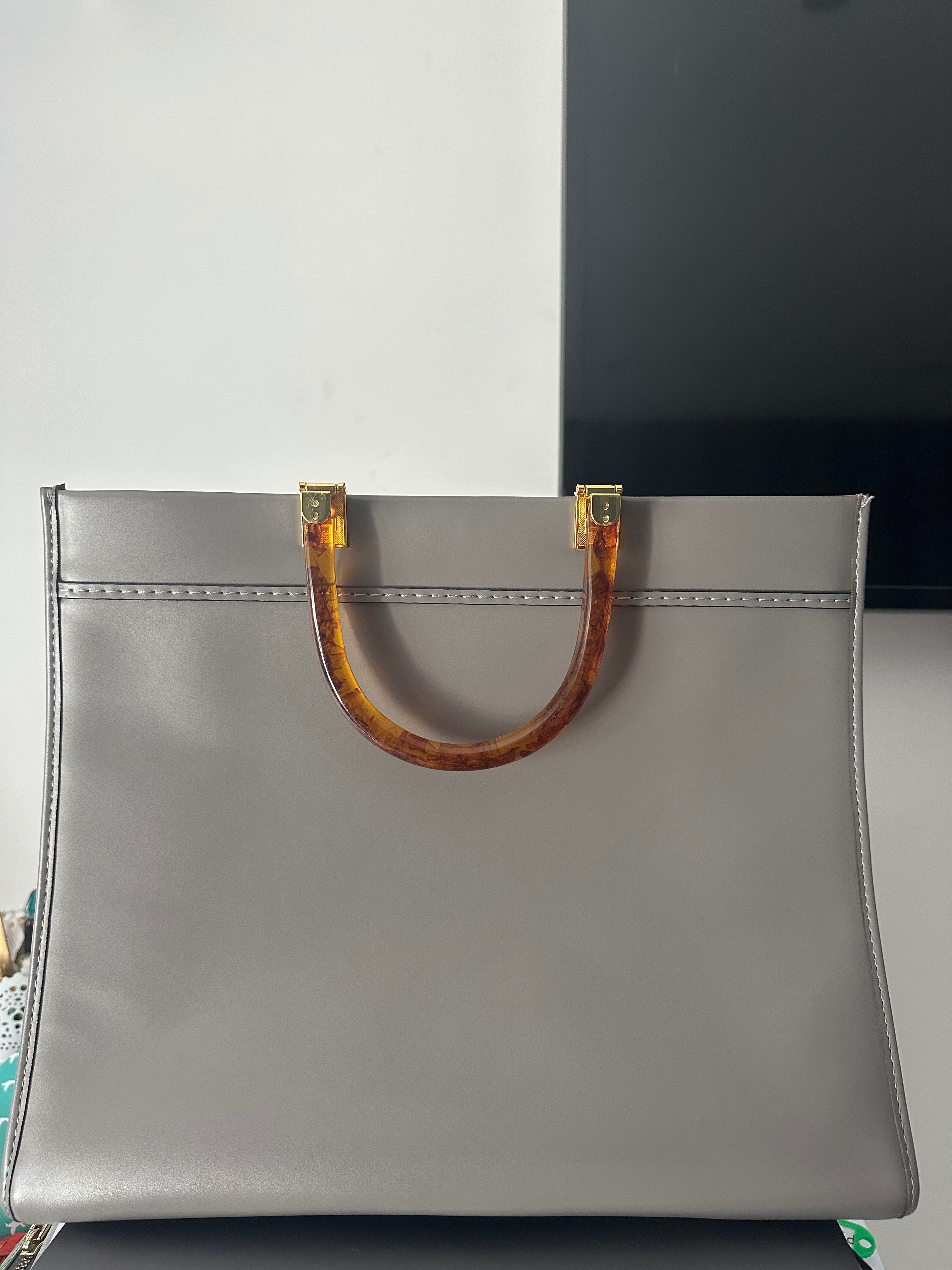 Mala Fendi cinzenta