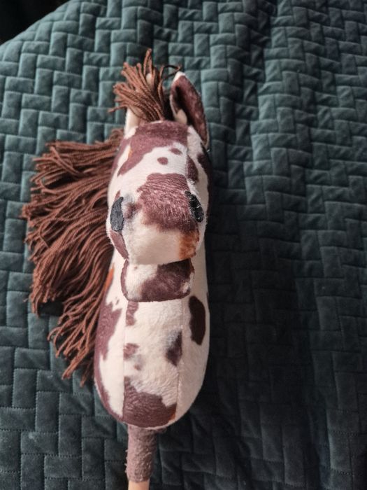 Hobby horse srokaty brązowy koń na kiju A4