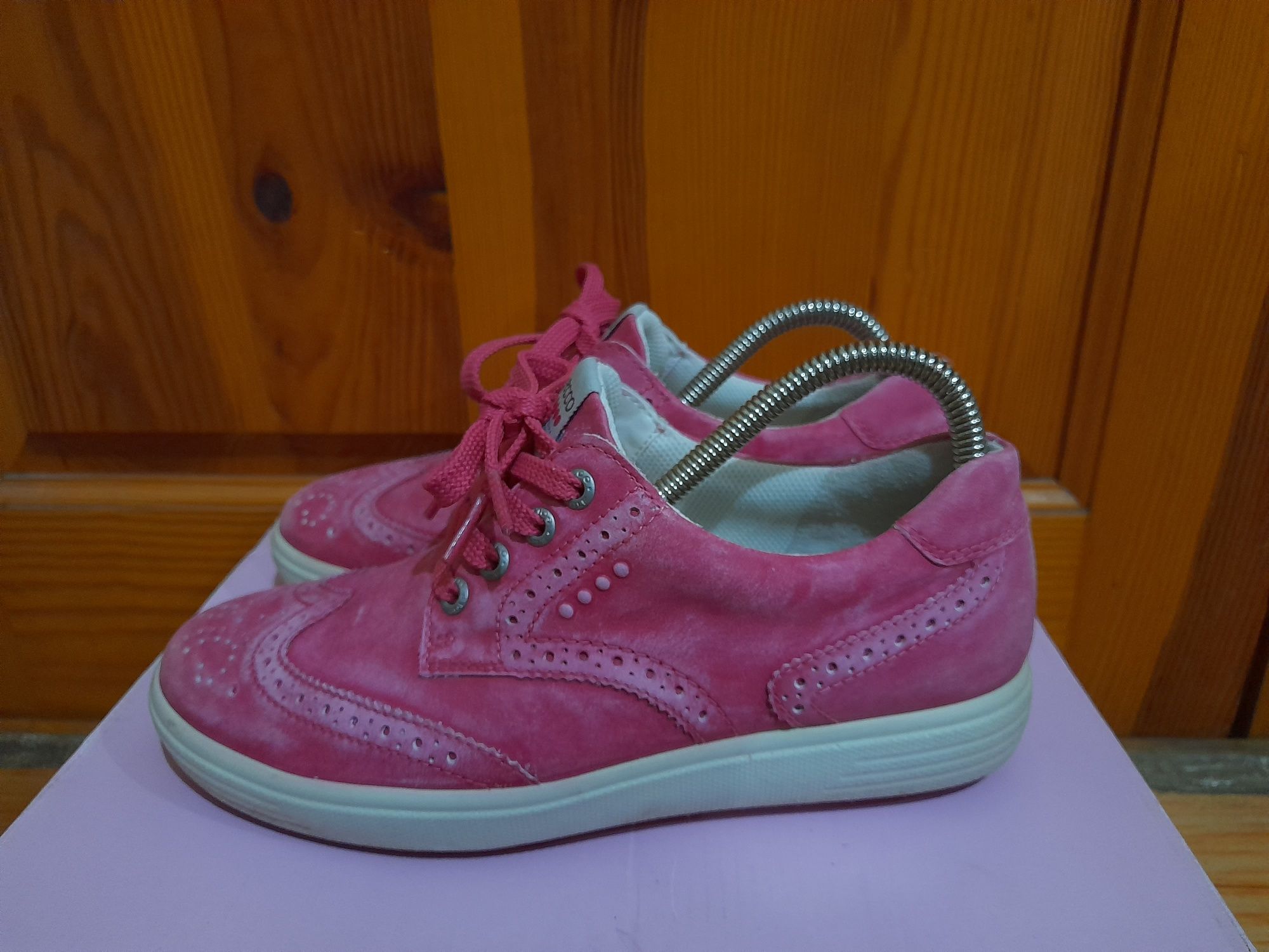 Оригинал Ecco Замшевые розовые кроссовки 37 размера