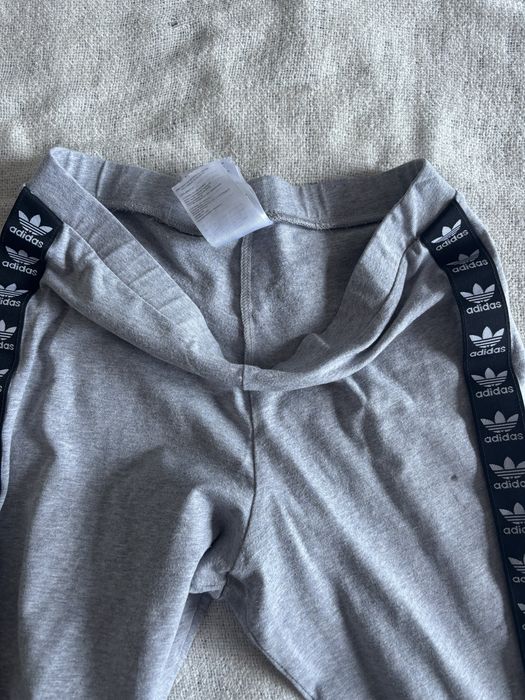 Szare bawelniane leginsy sportiwe adidas uniwersalne