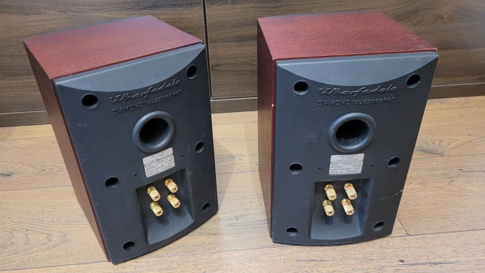 Kolumny WHARFEDALE Diamond 7.2