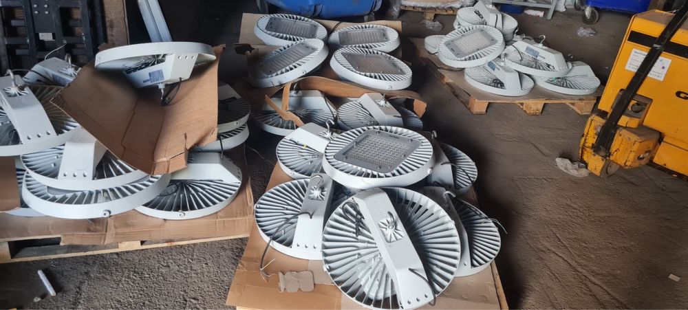 Светильник Philips 200W прожектор складской