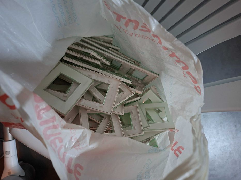 Conjunto de espelhos e tomadas da marca bticino