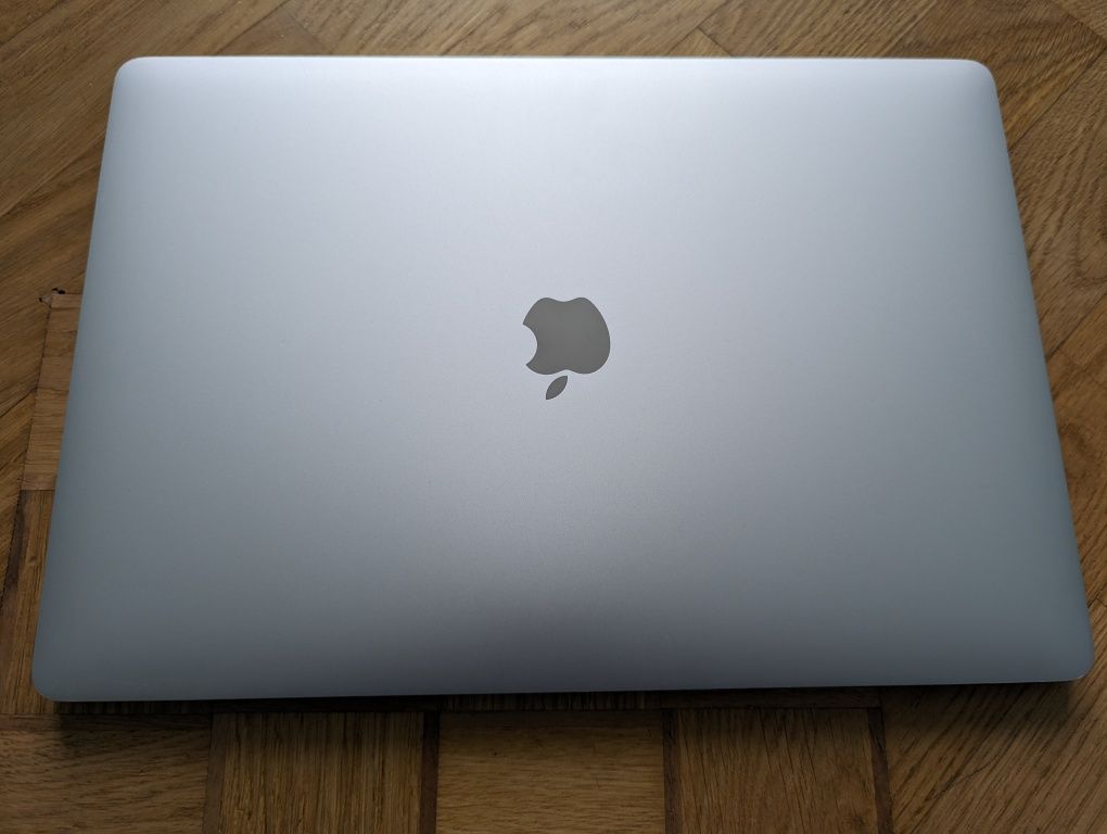 MacBook Pro 2018, 15", i9, 32/512 ГБ, ідеал.