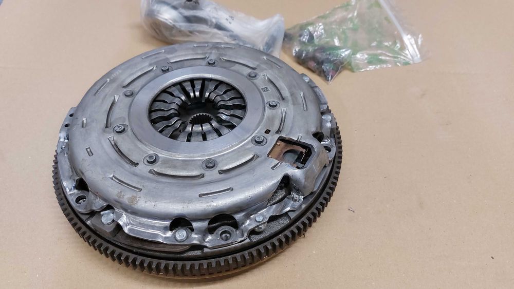Sprzęgło Dwumasa VALEO 837397 VW Audi A3