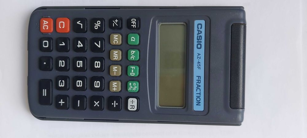 Kalkulator Casio AZ-45F liczy ułamkni - uszkodzony