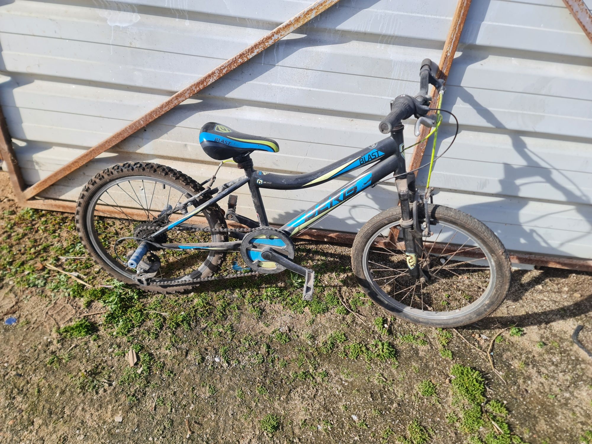 3 bicicletas uma roda 20 as outras rodas 26