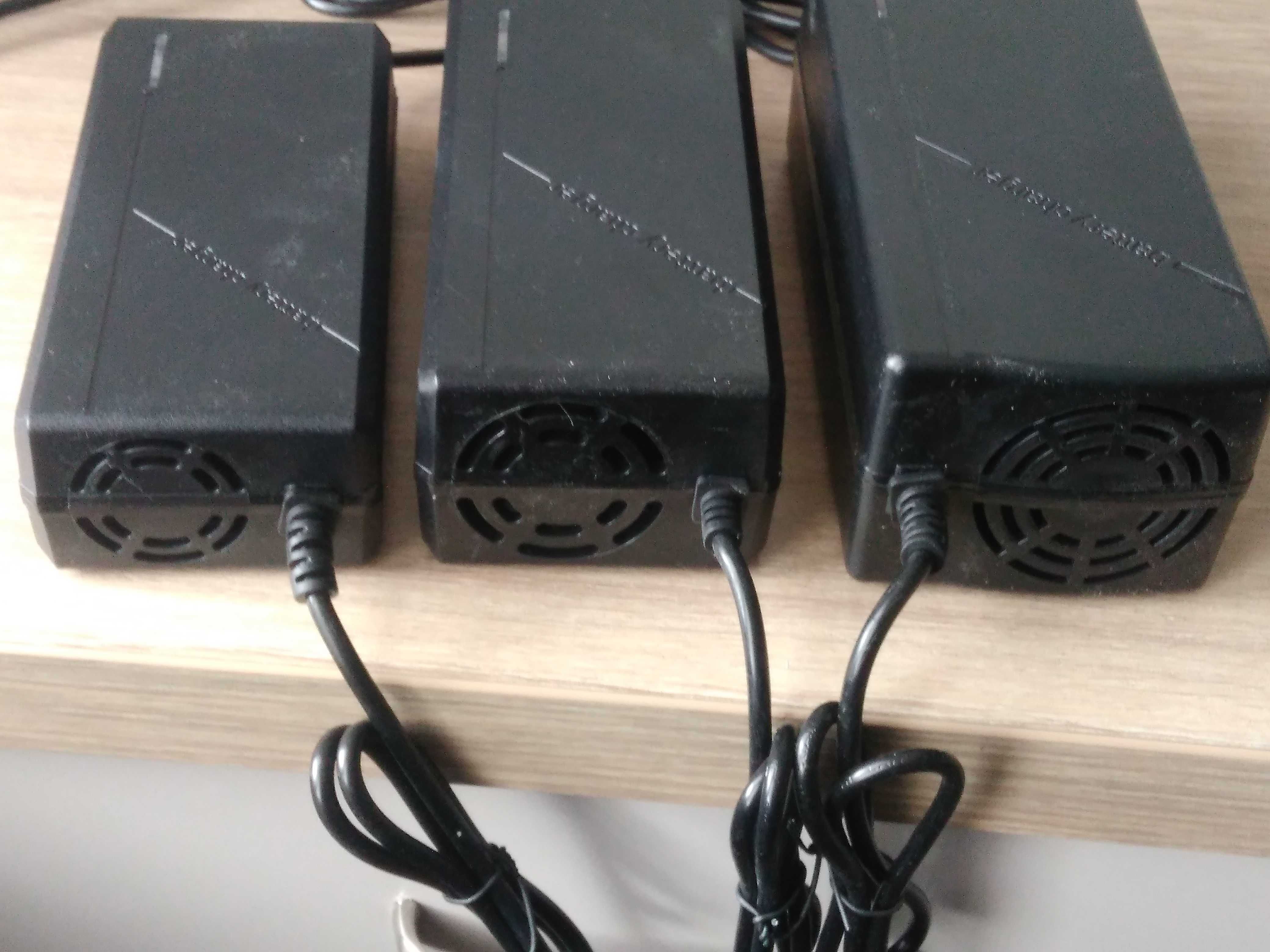 Ładowarka z wentylatorem do baterii 16 s 60 (67,2) Volt 3 A