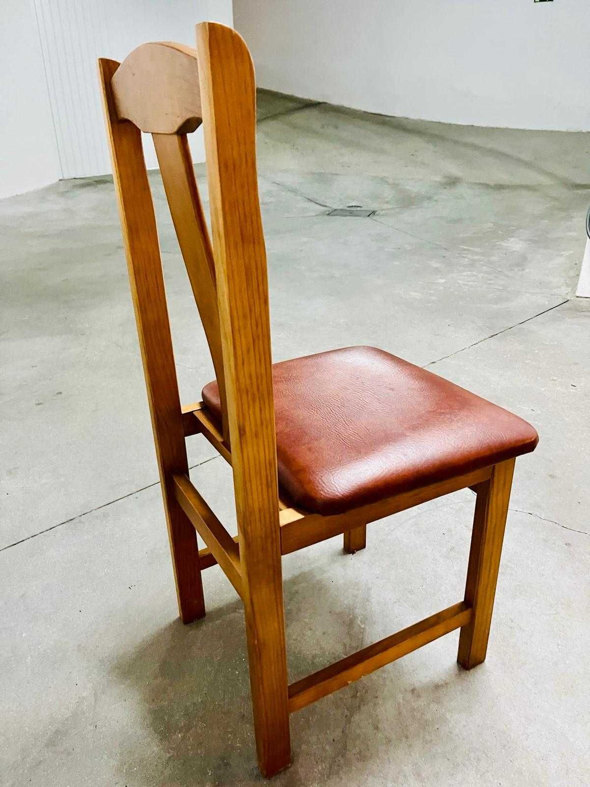 Conjunto mesa madeira e 4 cadeiras