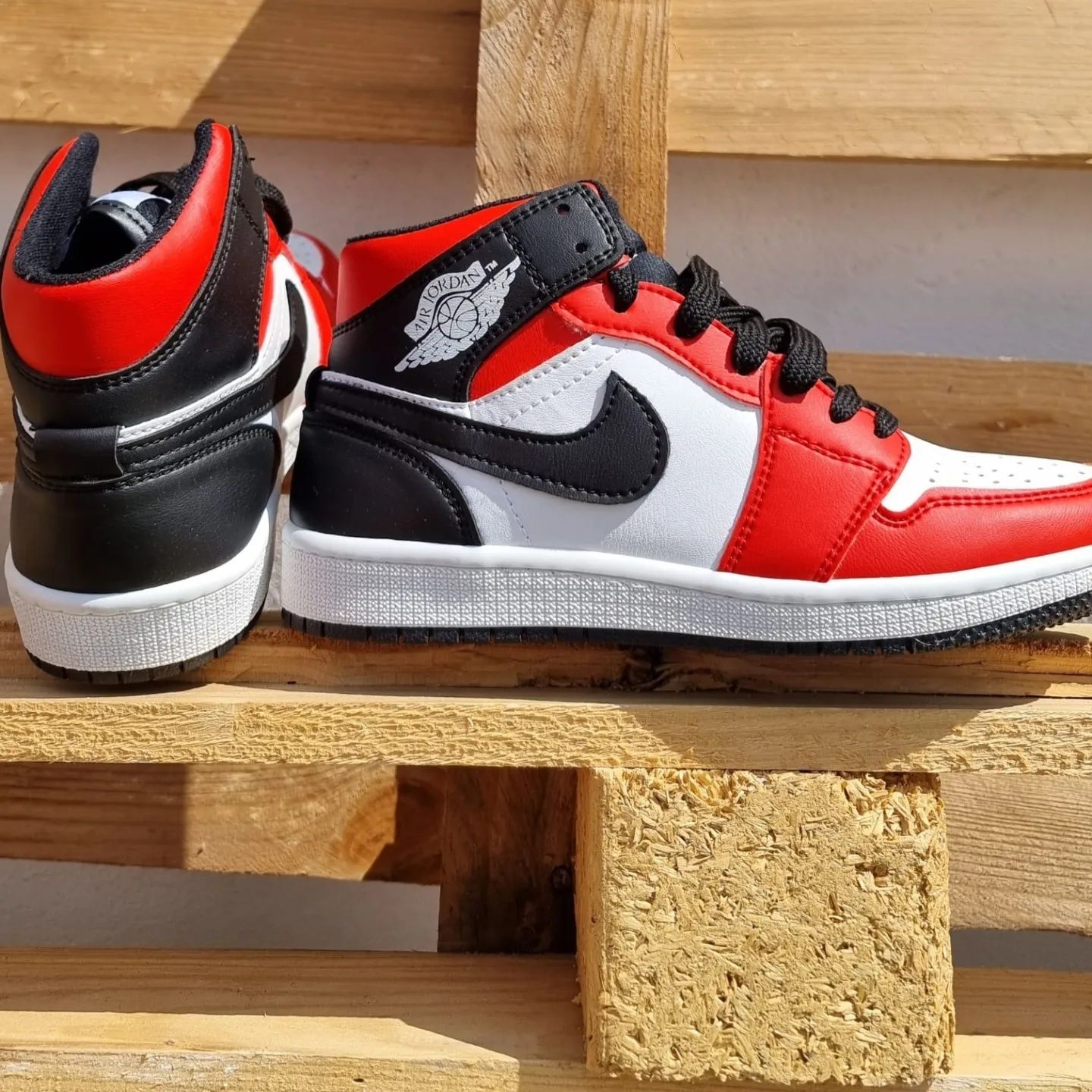 Sapatilhas Nike  Jordan's c/ caixa vermelho