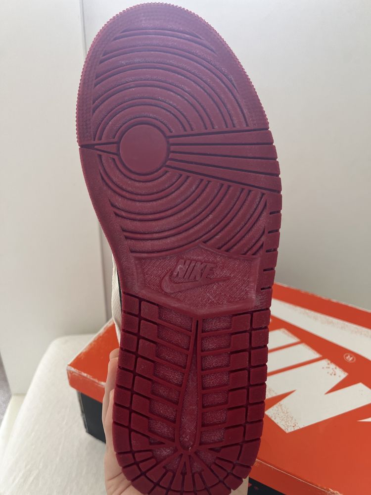 Oryginalne Nike Air Jordan 1 highlost and found