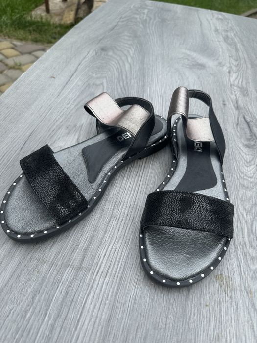 Босоніжки жіночі