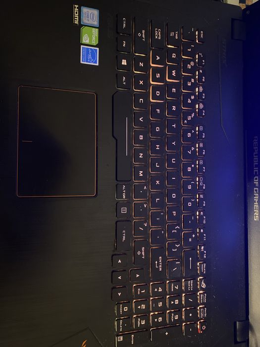 ASUS ROG Strix GL753VE i7-7700HQ/16GB RAM/SSD+HDD/GTX 1050Ti 4GB/17.3c