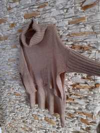 Asymetryczny Sweterek z golfem swetr z rozcięciami kamelowy