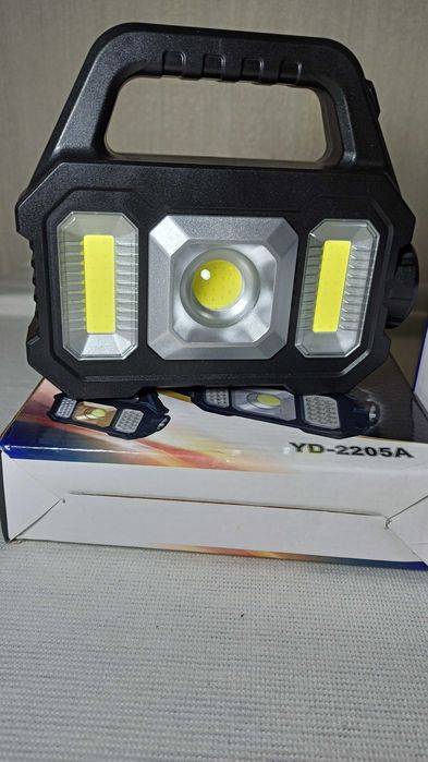 светодиодная переносная лампа-фонарь на аккумуляторной батарее