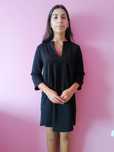 Vestido preto largo com decote em V - Zara