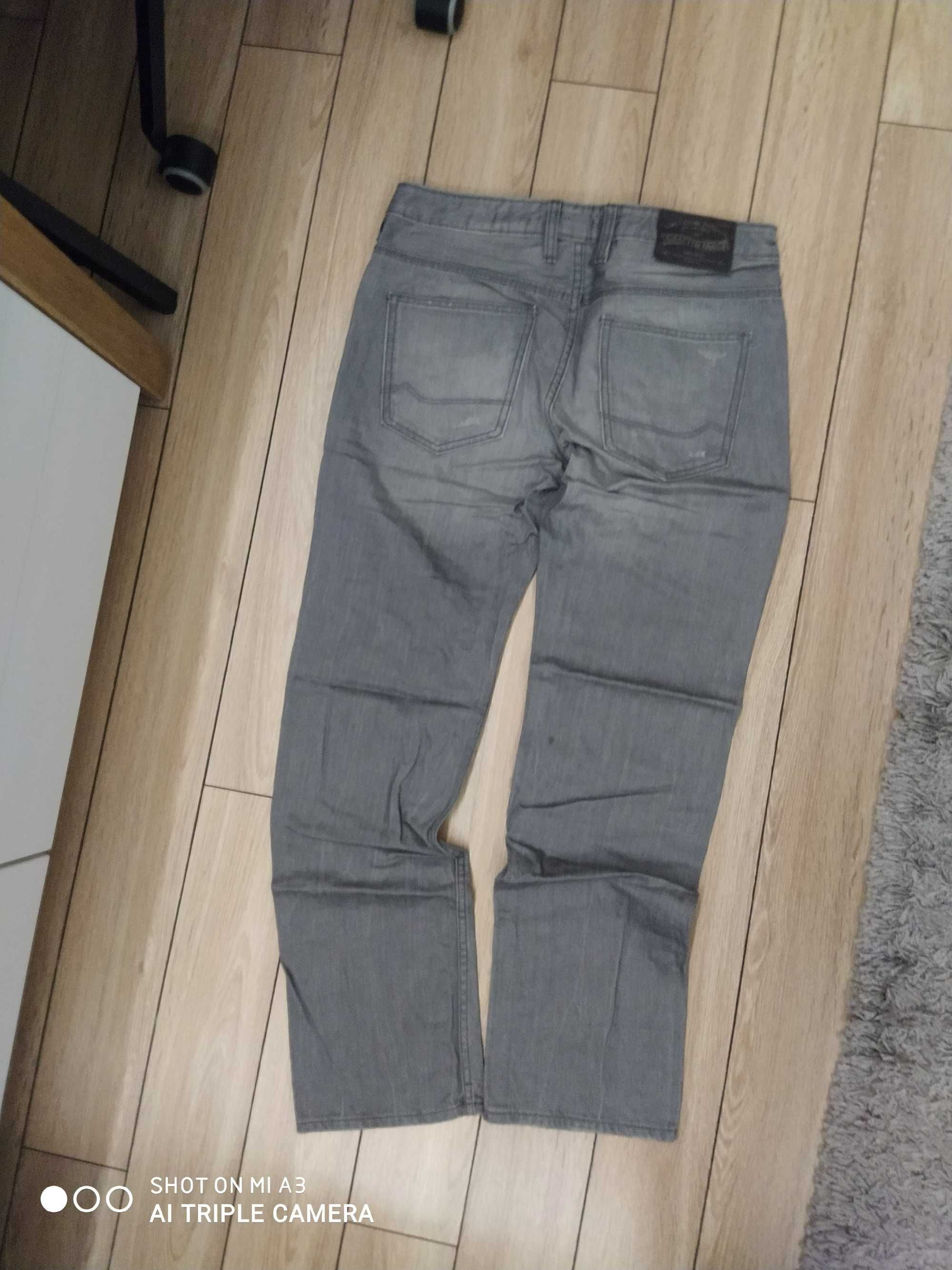 Spodnie markowe Top Secret L/XL na sprzedaż stan bardzo dobry
