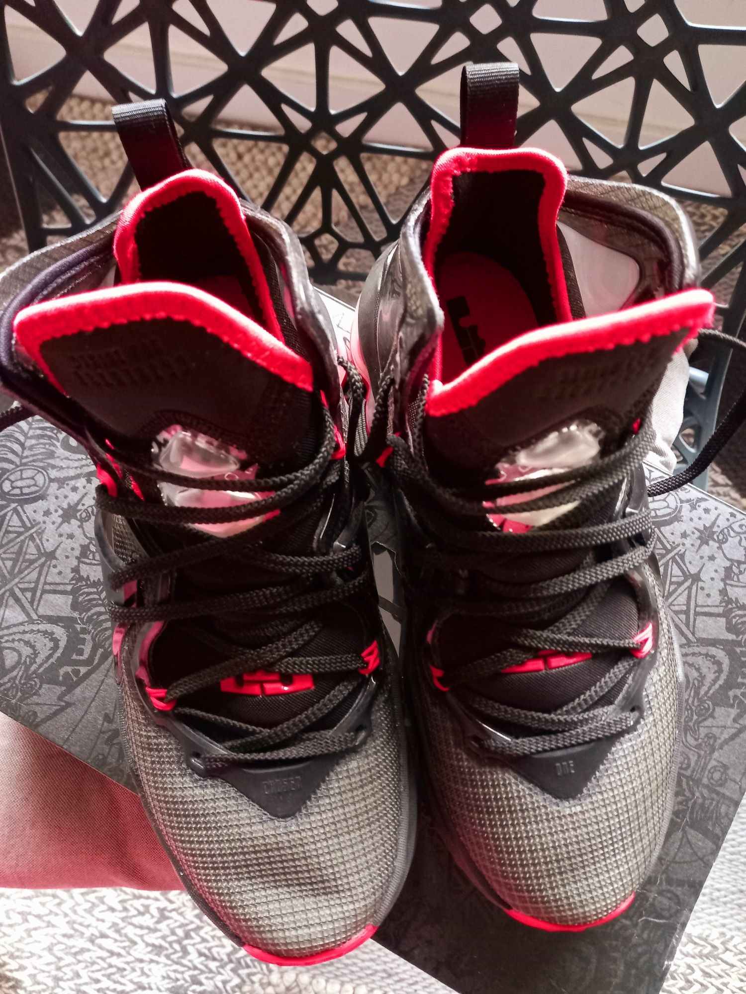 Nike LeBron 19 Bred/Banned 39 originais